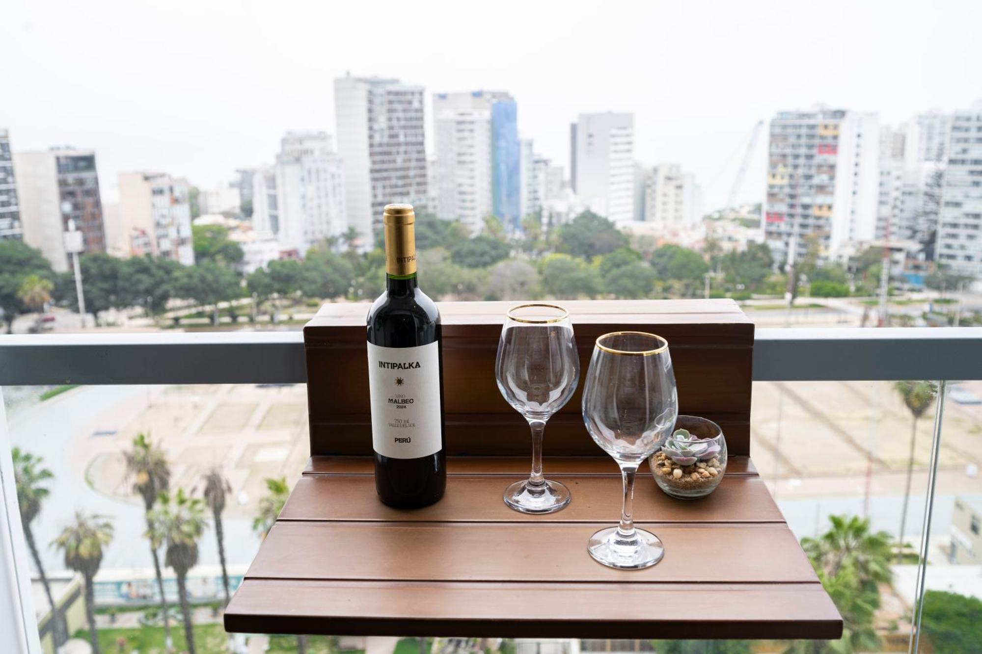 Connect Apartment By Vibrant Lima Bagian luar foto